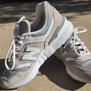 New Balance 977h V1 Women's White and Grey sz 7